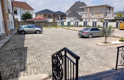 Orozo Apartment | 1 Oak Apartments Guzape