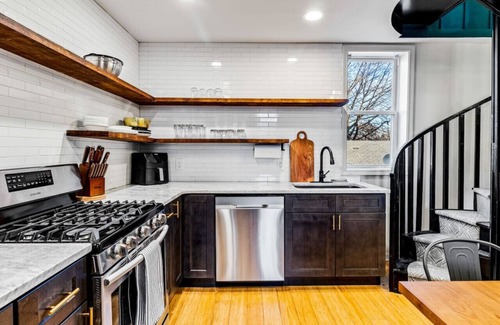 Phoenix Hill Apartment | 1 of 3 units- Sleeps 6, HOT TUB, Cowboy POOL, King Bed, Firepits, Yard Games