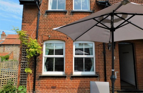 East Runton Cottage | 1 Orchard Cottages - a cottage that sleeps 5 guests in 2 bedrooms
