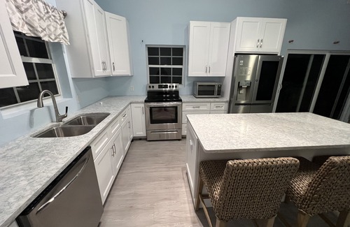 Whitby Villa | #1 Reviewed Pristine Private Beachfront Villa, Full Laundry & Kitchen, WiFi, A/C