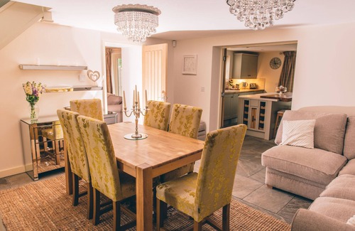 Tunstall Cottage | 1 Rose Cottage, Endon