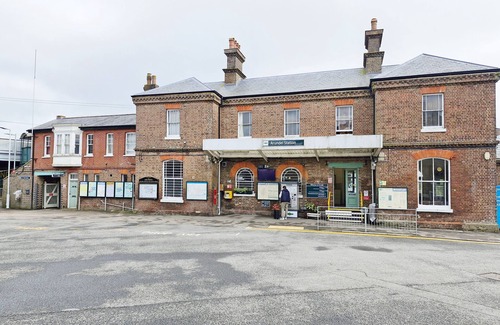 Arundel Apartment | 1 Roseland Apartment, Arundel - a flat that sleeps 2 guests in 1 bedroom