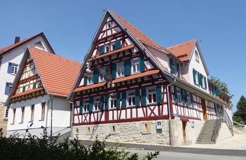 Nehren Apartment | 1 Schwanenzimmer, 30qm, 1 Schlafraum, max. 3 Personen