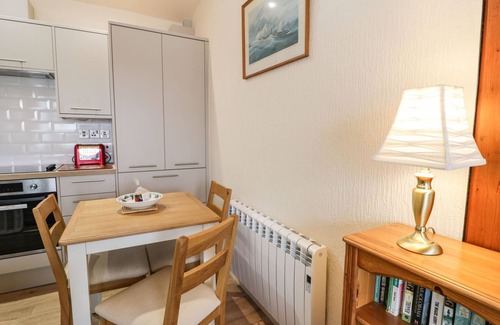 Borth-y-Gest House | 1 SOUTH SNOWDON WHARF, country holiday cottage in Porthmadog