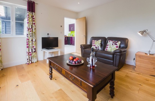 Knodishall Apartment | 1 Suffolk Cottage - sleeps 4 guests in 2 bedrooms