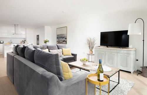 St Abbs Apartment | 1 THE BAY - beach apartment set above the picturesque sands of Coldingham Bay