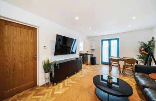 Frampton Cotterell Apartment | 1 The orchard - Beautiful Ground floor garden flat