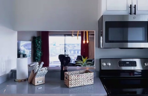 Beverly Apartment | #1 Top Flr Waterview ~ Lux Design ~ Pvt Balcony