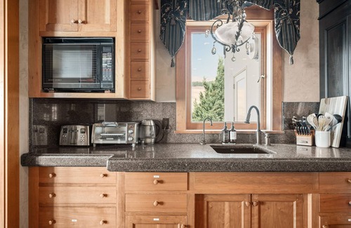Sunnyslope House | 10,000+sq ft Chateau on 11 acres w/6 bedrooms, theater, game room + privacy