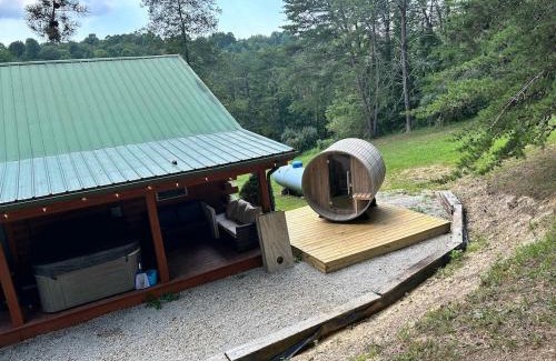 Logan House | 10-Acre Cabin Sauna, Hot Tub, Game Room, Stargazing Dome, EV, BBQ