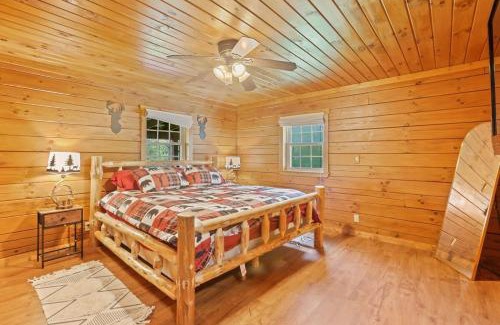 Logan House | 10-Acre Cabin Sauna, Hot Tub, Game Room, Stargazing Dome, EV, BBQ