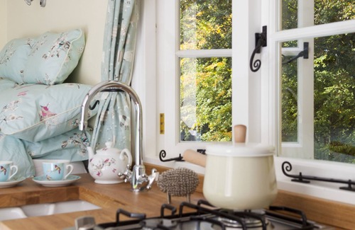 Etchinghill Cabin | 10 acres of woodland