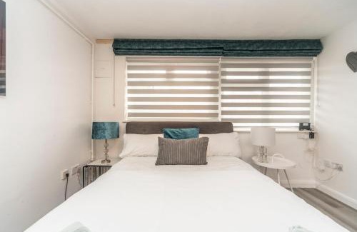 Little Missenden Apartment | 10 Boutique Studio Apartment near Tube - quiet location