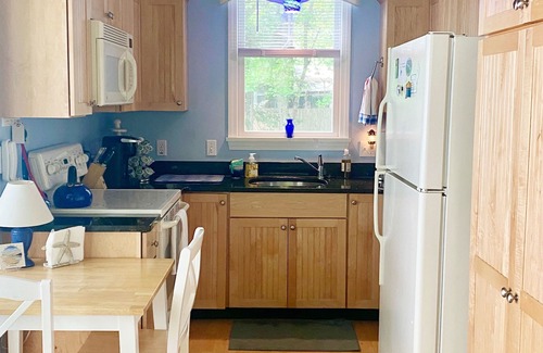 Summer Village Cottage | 10 ⭐️cottage! Last week in Aug is available. 4 night minimum, discounted rate.