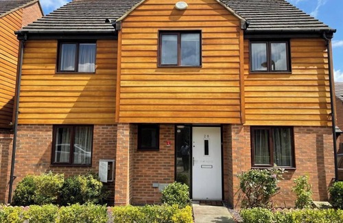 Milton Keynes House | 10 Guests - 5 Bedrooms - Free Parking - Lux House