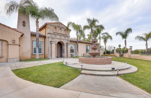 Alessandro Heights Apartment | 10 Mi to Dtwn: Riverside Triplex w/Pool