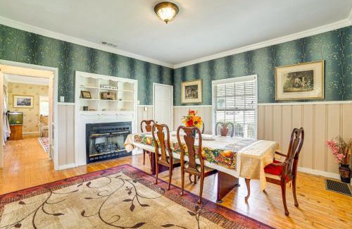 Flint House | 10 Mi to Lake Palestine Countryside Group Getaway