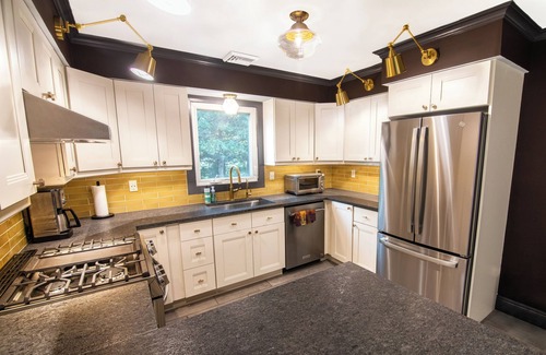 Cape May Court House House | 10 min drive to Stone Harbor Beach, 20 min to Cape May, 15 min to Wildwood Crest