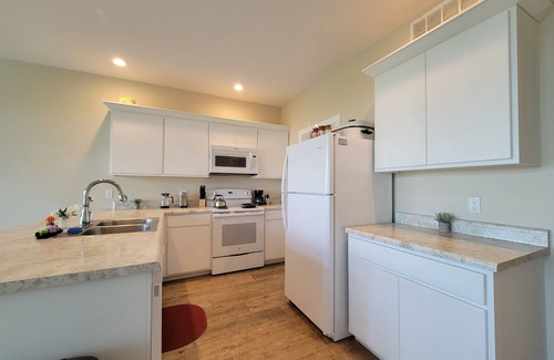 Jamesport House | 10 min from downtown Jamesport, MO