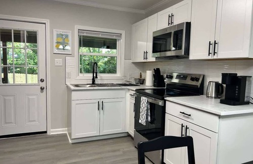 Southwest Raleigh House | 10 Min to Downtown | Smart TVs | Fast Wi-Fi
