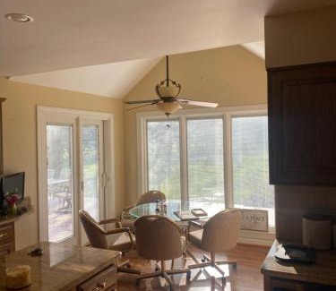 Buechel Ski Chalet | 10 minute walk to Valhalla