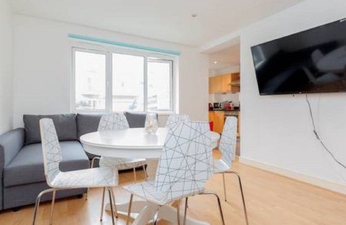 Shadwell House | 10 minutes from Tower Bridge!