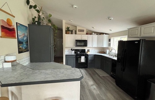 Martin City House | 10 minutes to Glacier! Family-friendly home with porch & swing