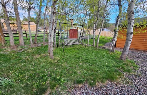 Martin City House | 10 minutes to Glacier! Family-friendly home with porch & swing