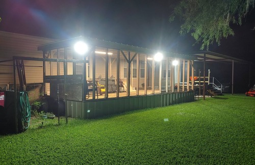 Cedar Lane House | 10 minutes to the beach! Cozy mobile home in the quiet country!