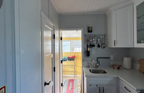 Venice House | 10 minutes walking to world famous Venice Beach and many wonderful restaurants
