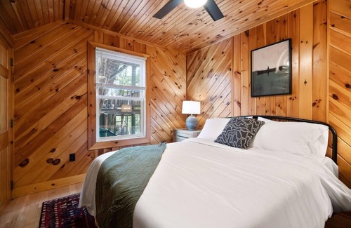 Allons Cabin | 10 Person Golden Cedar Lodge 16 - 2 Floors and a 3rd floor loft, entertainment room, full kitchen