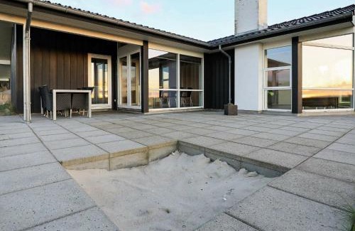 Trend House | 10 person holiday home in Løgstør