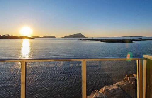 Haram House | 10 person holiday home in Brattvåg