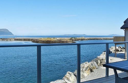 Haram House | 10 person holiday home in Brattvåg