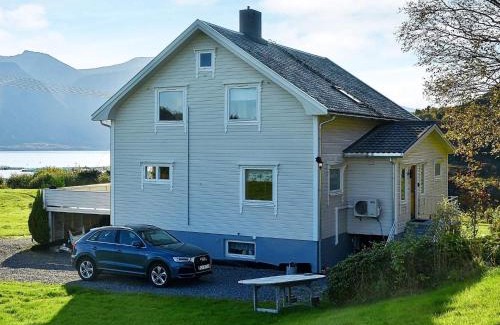Midsund Municipality House | 10 person holiday home in MIDSUND