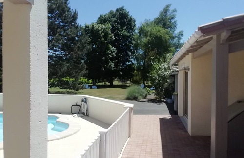 Magne House | 10-person house with private pool on enclosed grounds in the Marais Poitevin
