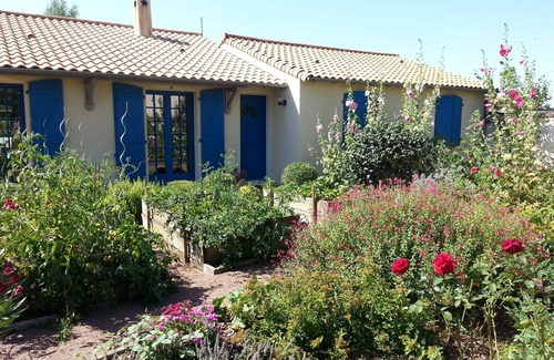 Magne House | 10-person house with private pool on enclosed grounds in the Marais Poitevin