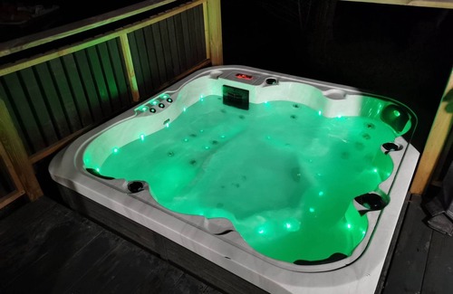 Pranles Ski Chalet | 10-seater chalet with private spa.