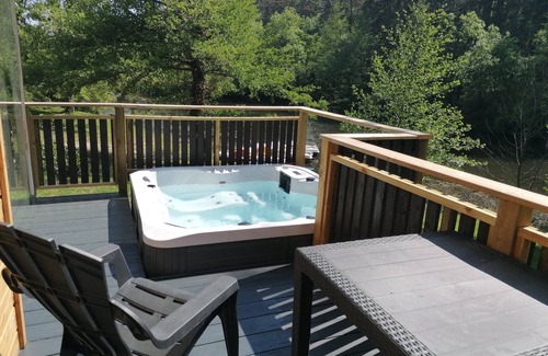Pranles Ski Chalet | 10-seater chalet with private spa.