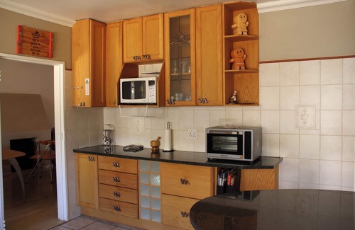 Hammanskraal Villa | 10 sleeper luxury home in the heart of a Big 5 Game Reserve. No loadshedding!