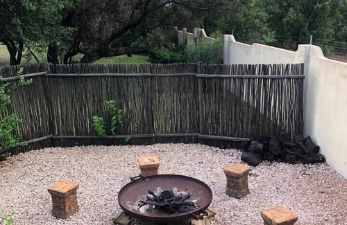 Hammanskraal Villa | 10 sleeper luxury home in the heart of a Big 5 Game Reserve. No loadshedding!