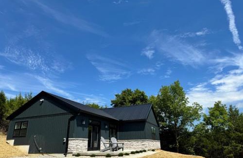 Dry Ridge House | 100 Acre Relaxing Retreat Near Ark- The Cabin