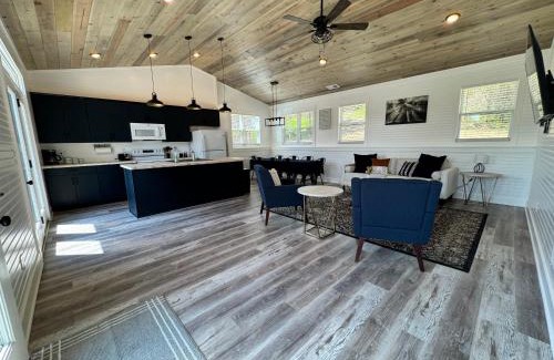 Dry Ridge House | 100 Acre Relaxing Retreat Near Ark- The Cabin