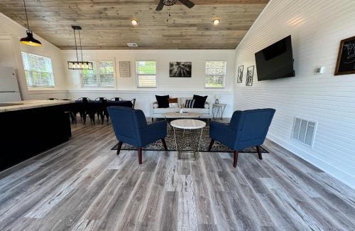 Dry Ridge House | 100 Acre Relaxing Retreat Near Ark- The Cabin