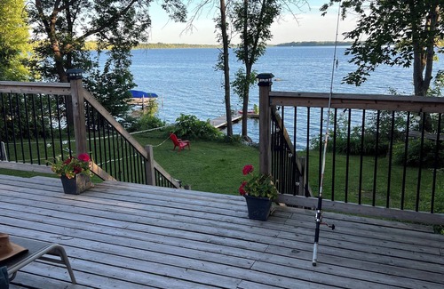Carden Cottage | 100 ft lakefront cottage