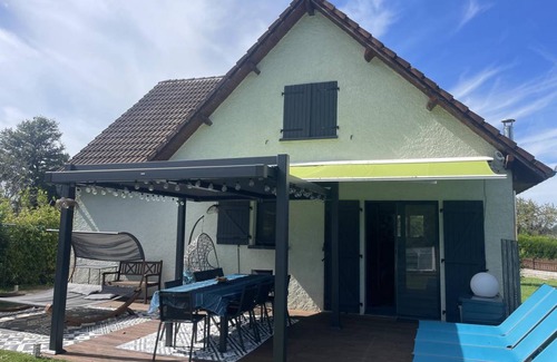 Villars-Saint-Georges House | 100 m² Gîte ∙ 4 bedrooms ∙ 9 guests