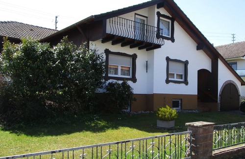 Grombach House | 100 m² Bungalow ∙ 2 bedrooms ∙ 4 guests