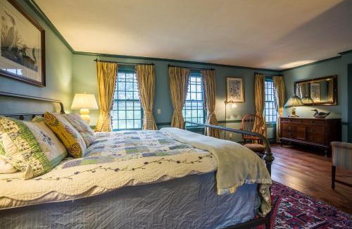 Weston House | 100 percent Private! Pool, Views, Skiing, Theatre!