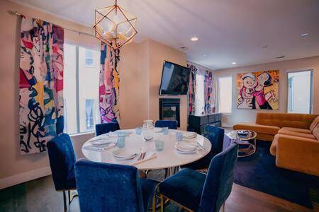 Civic Center House | 1000 m² House ∙ 3 bedrooms ∙ 10 guests
