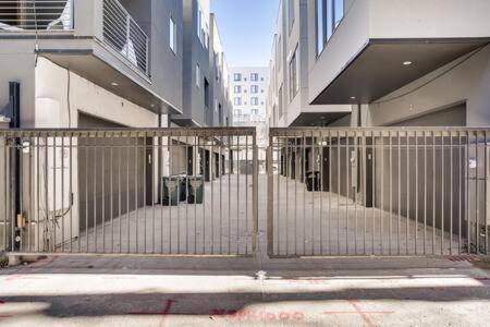Civic Center House | 1000 m² House ∙ 3 bedrooms ∙ 10 guests